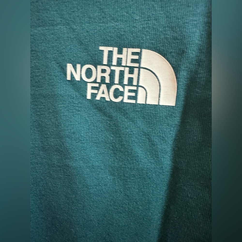 I’m selling The North Face Crew Neck Unisex Shirt